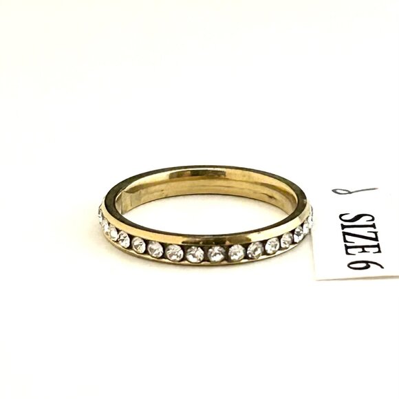 Gold Tone Ring with clear rhinestones, Size 6 Unisex - Picture 1 of 3